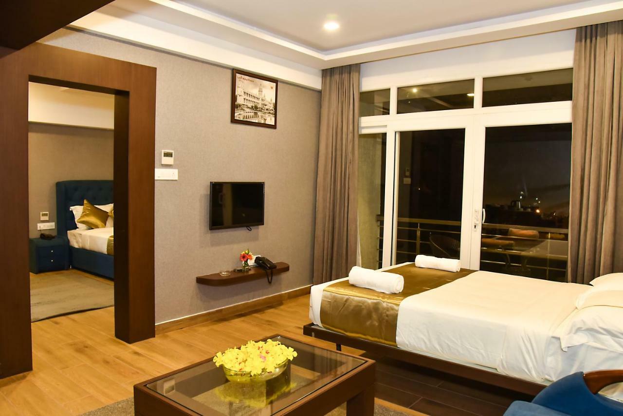 Silver Oak Hotel Mysore Eksteriør billede
