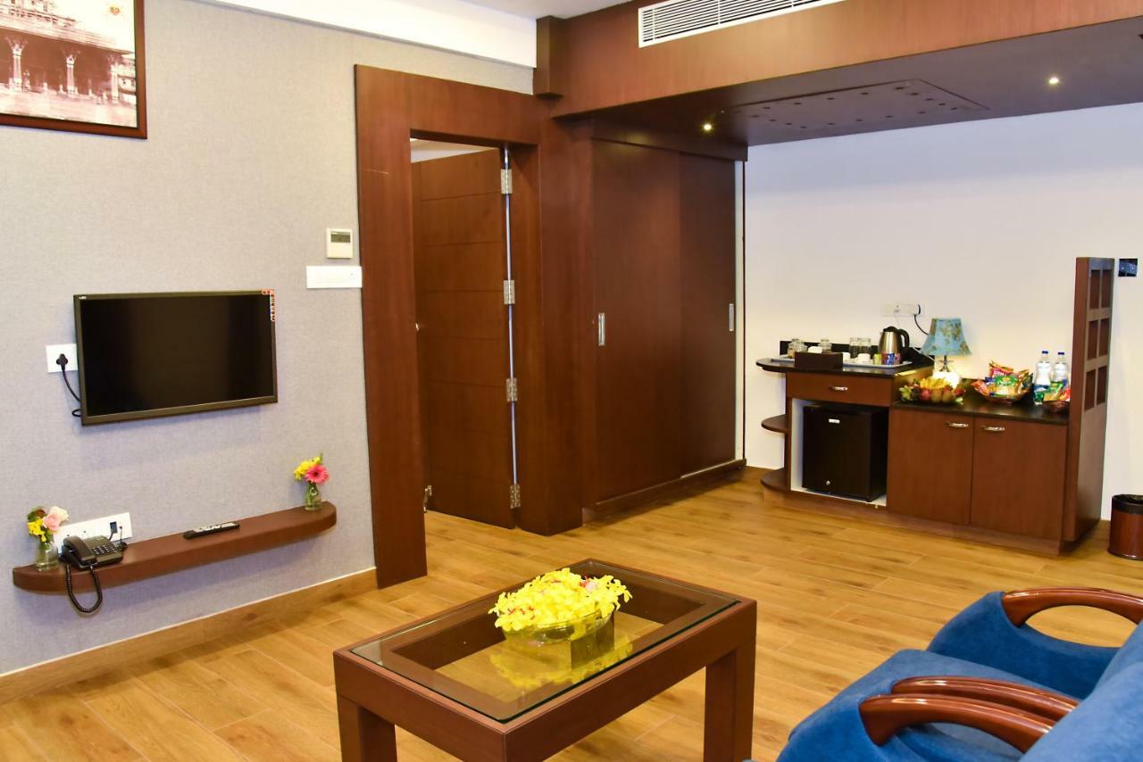 Silver Oak Hotel Mysore Eksteriør billede