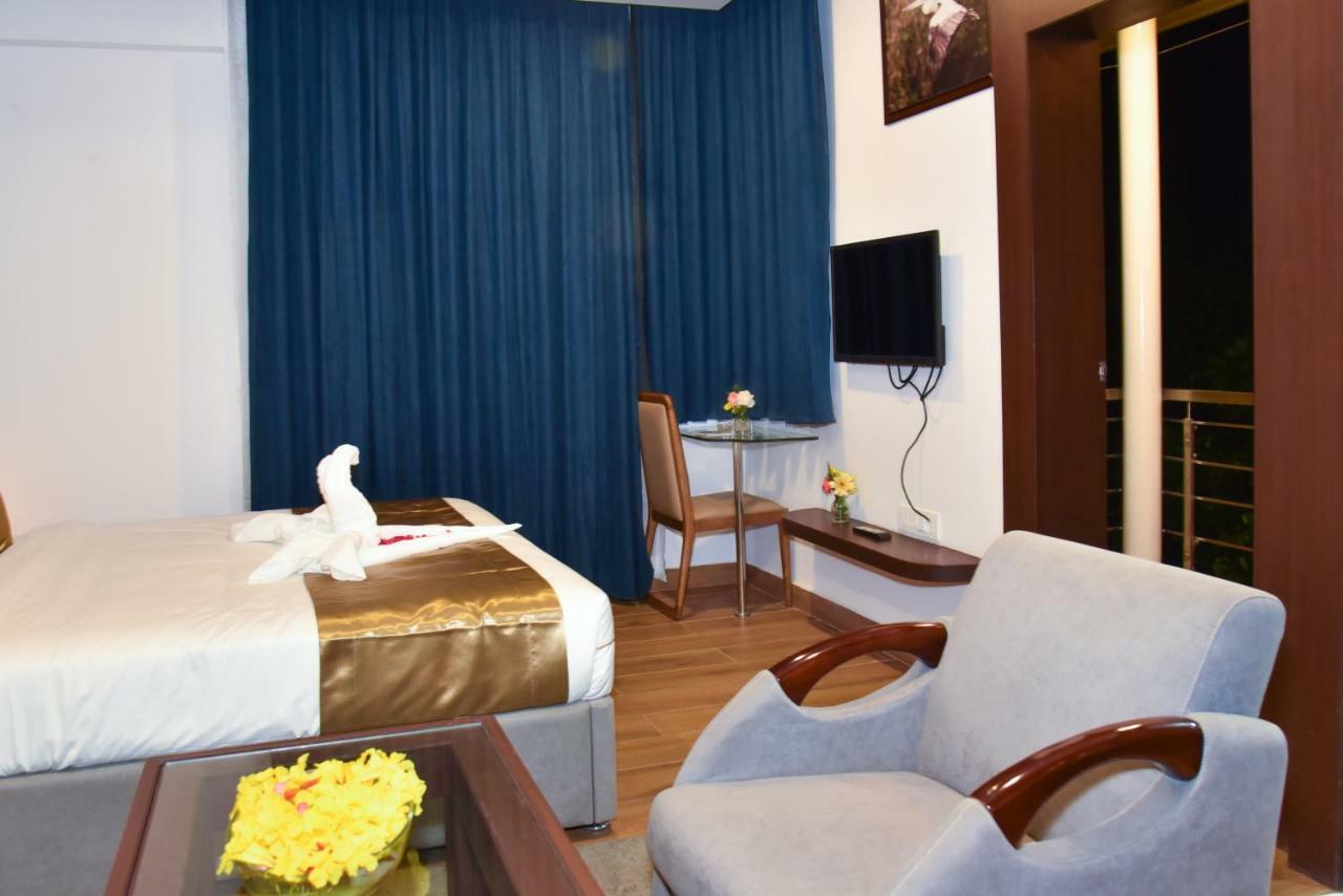 Silver Oak Hotel Mysore Eksteriør billede